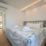 Exclusive Okrug Gornji With Shared Pool - Two Bedroom With Shared Pool Апартаменты