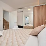 Апартаменты Exclusive Okrug Gornji With Shared Pool - Two Bedroom With Shared Pool Трогир