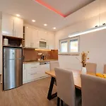 Exclusive Okrug Gornji With Shared Pool - Two Bedroom With Shared Pool Апартаменты