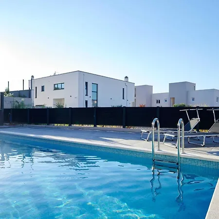 Exclusive Okrug Gornji With Shared Pool - Two Bedroom With Shared Pool * Τρογκίρ