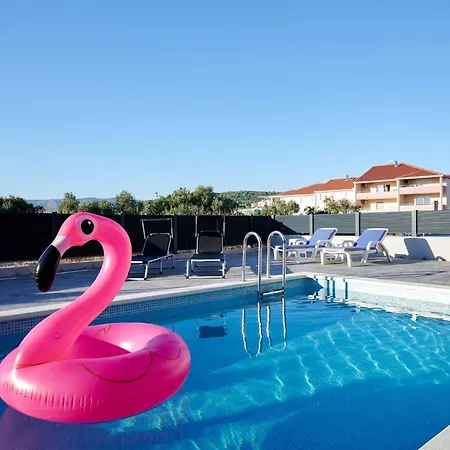 Exclusive Okrug Gornji With Shared Pool - Two Bedroom With Shared Pool * Τρογκίρ