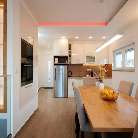 Exclusive Okrug Gornji With Shared Pool - Two Bedroom With Shared Pool