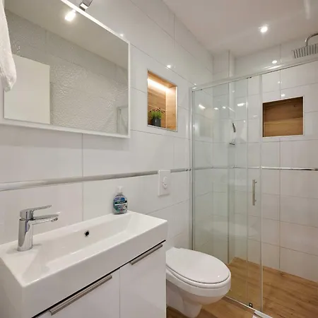 Exclusive Okrug Gornji With Shared Pool - Two Bedroom With Shared Pool Διαμέρισμα Τρογκίρ