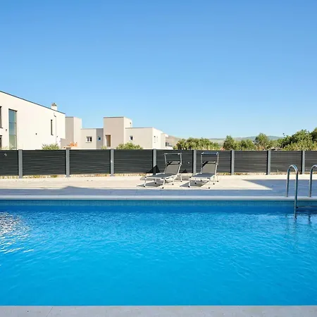 Exclusive Okrug Gornji With Shared Pool - Two Bedroom With Shared Pool Διαμέρισμα