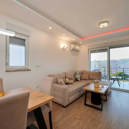 Διαμέρισμα Exclusive Okrug Gornji With Shared Pool - Two Bedroom With Shared Pool Τρογκίρ