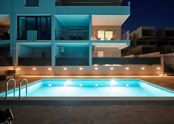 Exclusive Okrug Gornji With Shared Pool - Two Bedroom With Shared Pool Apartament *