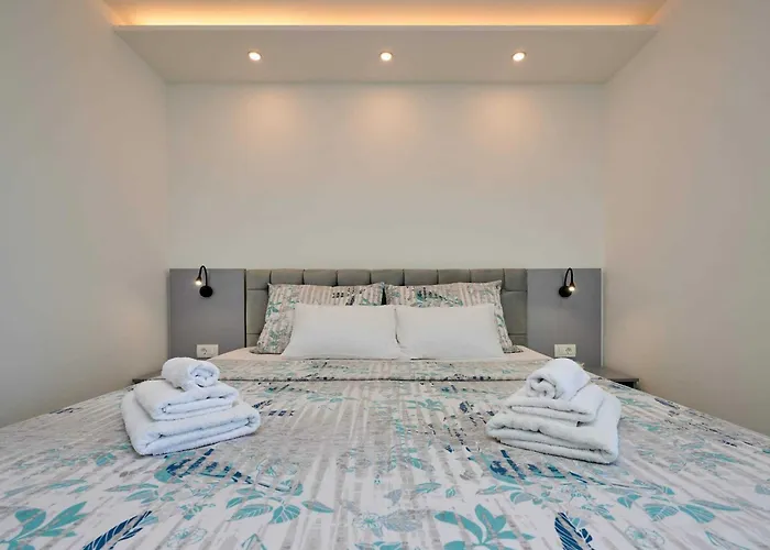 Apartament Exclusive Okrug Gornji With Shared Pool - Two Bedroom With Shared Pool *