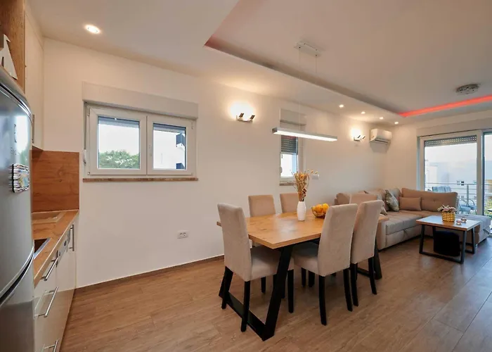 Exclusive Okrug Gornji With Shared Pool - Two Bedroom With Shared Pool Apartament *