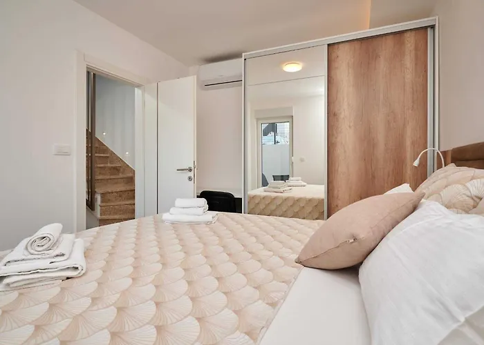 Apartament Exclusive Okrug Gornji With Shared Pool - Two Bedroom With Shared Pool Trogir