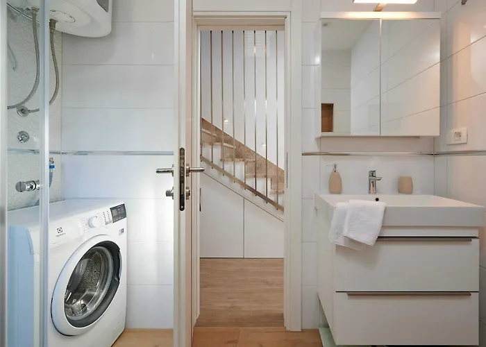 Exclusive Okrug Gornji With Shared Pool - Two Bedroom With Shared Pool Apartament Trogir