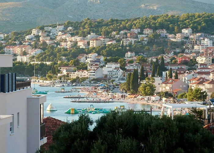 Exclusive Okrug Gornji With Shared Pool - Two Bedroom With Shared Pool Apartament Trogir