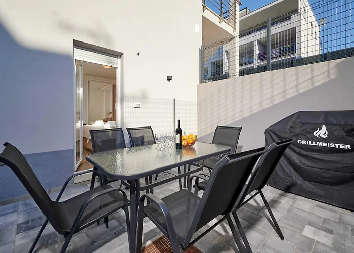 Exclusive Okrug Gornji With Shared Pool - Two Bedroom With Shared Pool *
