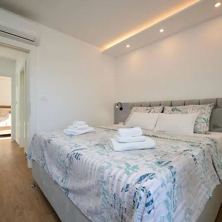 Exclusive Okrug Gornji With Shared Pool - Two Bedroom With Shared Pool Apartment