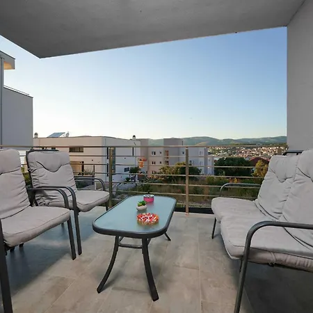 Exclusive Okrug Gornji With Shared Pool - Two Bedroom With Shared Pool Trogir