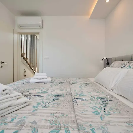 Exclusive Okrug Gornji With Shared Pool - Two Bedroom With Shared Pool * Trogir