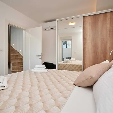 Apartment Exclusive Okrug Gornji With Shared Pool - Two Bedroom With Shared Pool Trogir