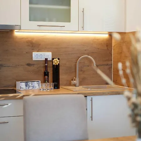 Exclusive Okrug Gornji With Shared Pool - Two Bedroom With Shared Pool Appartement