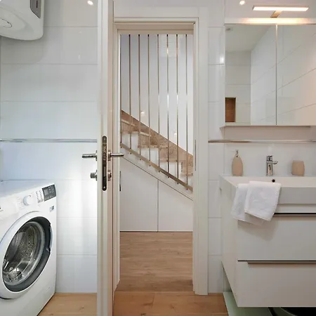 Exclusive Okrug Gornji With Shared Pool - Two Bedroom With Shared Pool Appartement Trogir