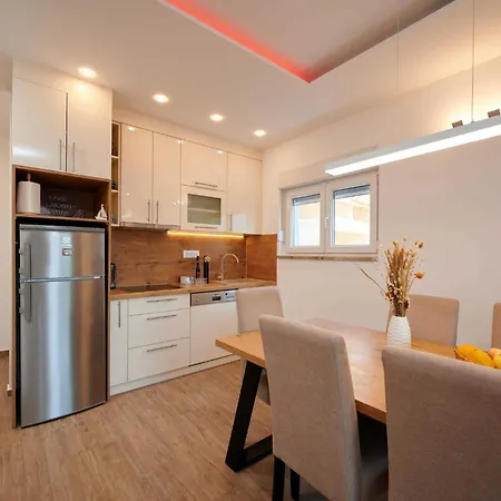 Exclusive Okrug Gornji With Shared Pool - Two Bedroom With Shared Pool Apartment