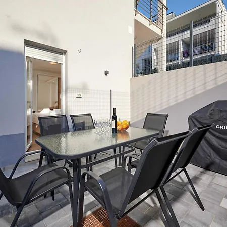 Exclusive Okrug Gornji With Shared Pool - Two Bedroom With Shared Pool *