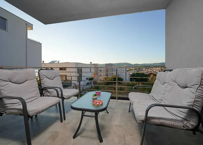 Exclusive Okrug Gornji With Shared Pool - Two Bedroom With Shared Pool Trogir