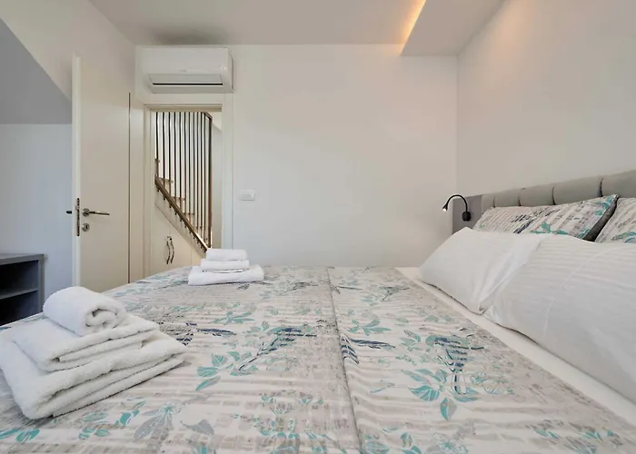 Exclusive Okrug Gornji With Shared Pool - Two Bedroom With Shared Pool * Trogir