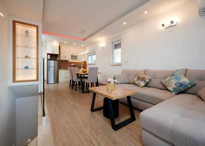 Exclusive Okrug Gornji With Shared Pool - Two Bedroom With Shared Pool Apartment Trogir