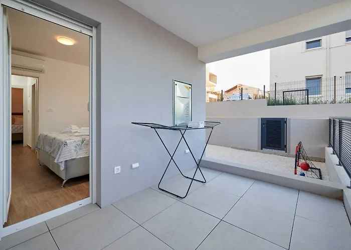 Exclusive Okrug Gornji With Shared Pool - Two Bedroom With Shared Pool Trogir