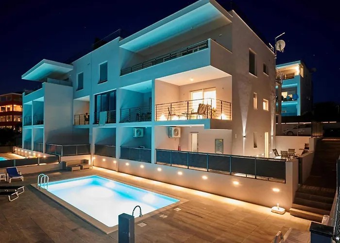 Exclusive Okrug Gornji With Shared Pool - Two Bedroom With Shared Pool